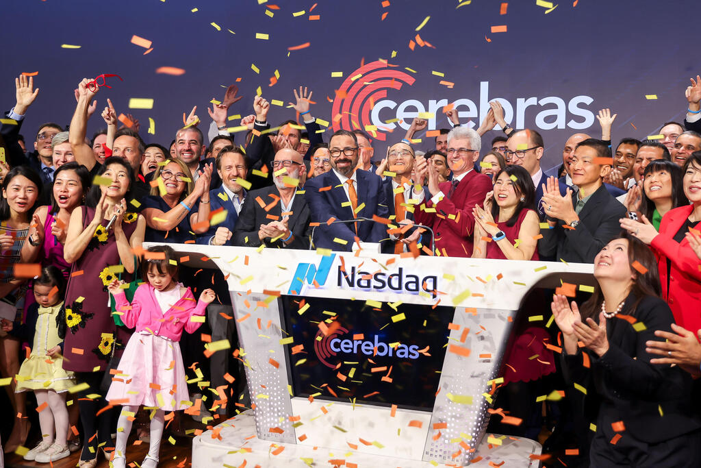 אנדרו פלדמן מייסד ומנכ"ל סרברס Cerebras ועובדי החברה בהנפקה ב נאסד"ק 14.5.26
