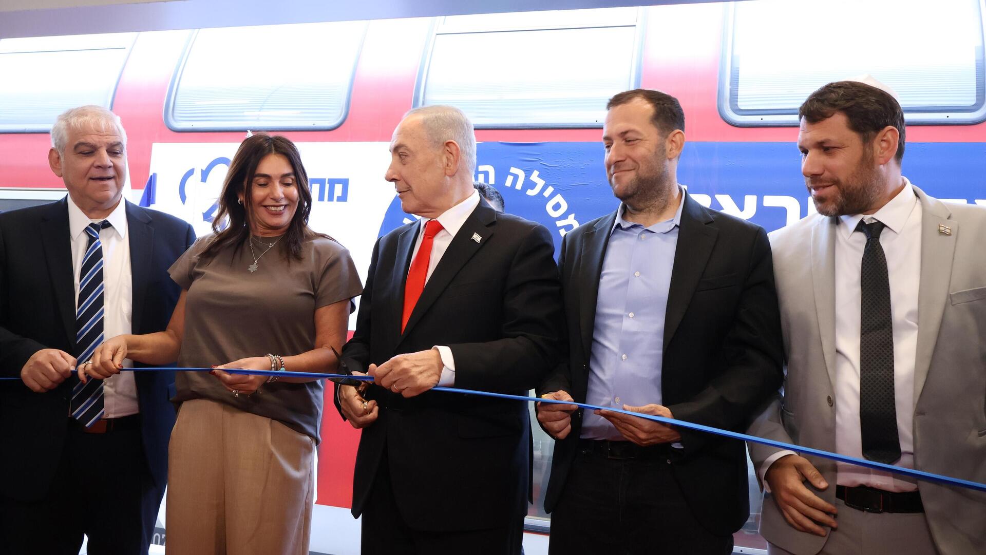 טקס חניכת המסילה המזרחית מימין מנכ"ל משרד התחבורה משה בן זקן ראש המועצה האזורית שומרון יוסי דגן ראש הממשלה בנימין נתניהו שרת התחבורה מירי רגב יו"ר רכבת ישראל משה שמעוני 19.5.26