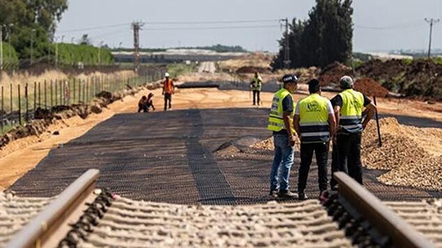 עבודות על מסילת ה רכבת ה מזרחית ו מסילה 431