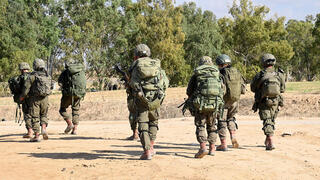 חיילים לוחמים של כוחות של חטיבת הנחל גדוד 932 בכניסה לרצועת עזה