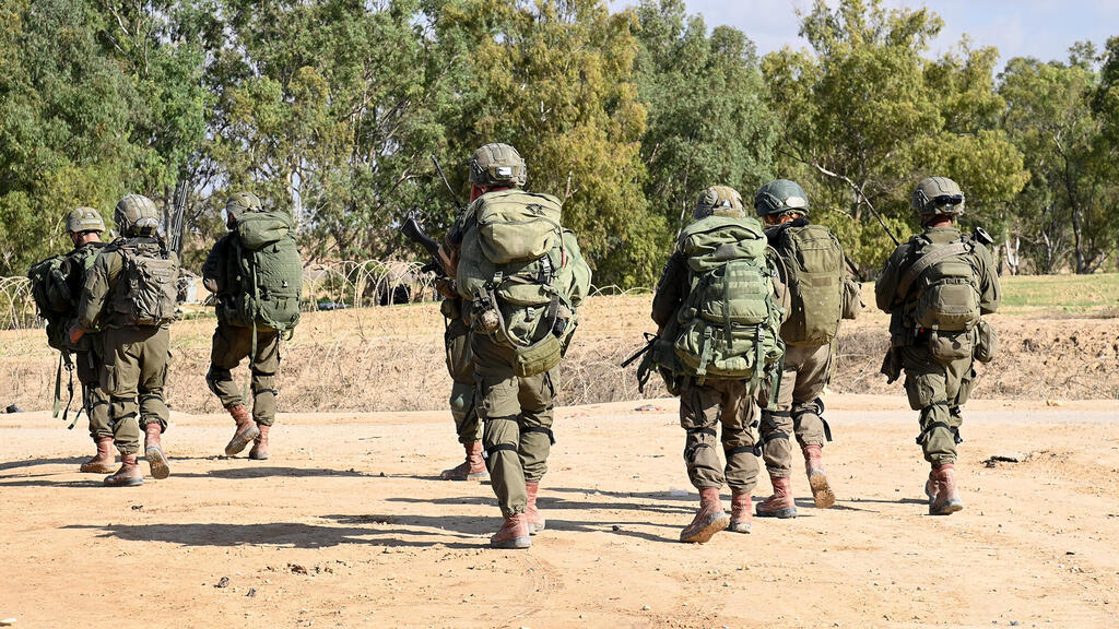 חיילים לוחמים של כוחות של חטיבת הנחל גדוד 932 בכניסה לרצועת עזה
