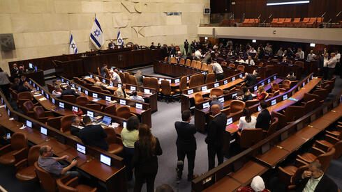צילום: אלכס קולומויסקי פיזור הכנסת יוצא לדרך: הצבעה בקריאה ראשונה ביום שני