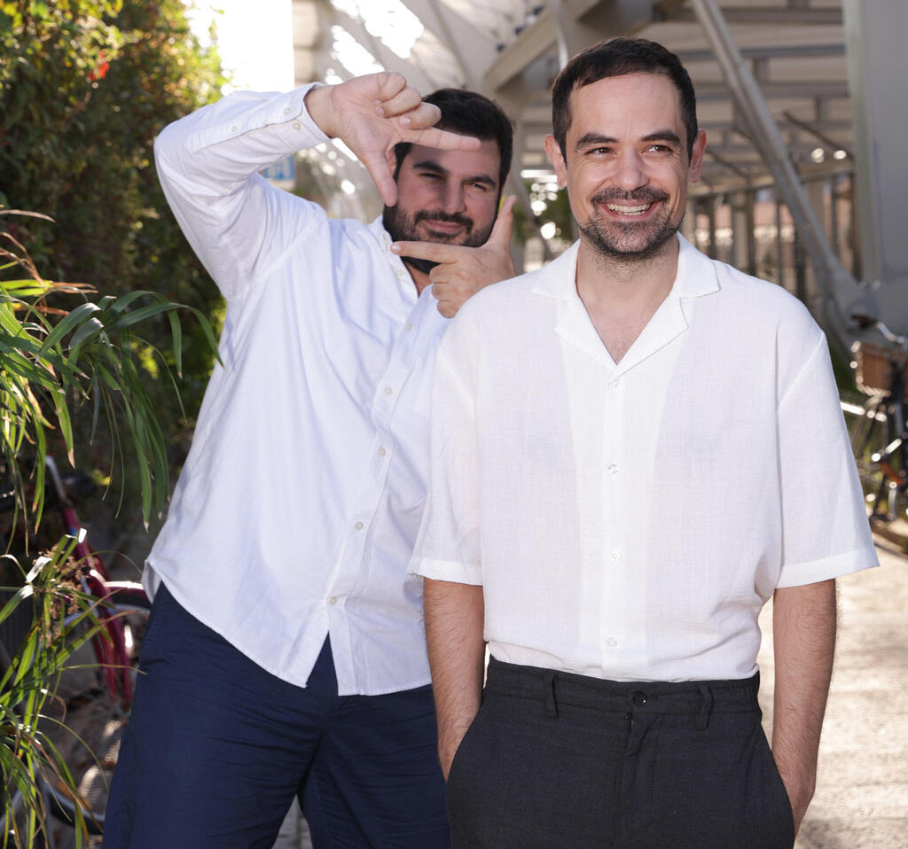 מימין עמנואל ברבי בא מ תחום ה טלוויזיה חדשות ו תחקירים רפי בלולו בימאי ו מרצה לקולנוע בעלי חברה חברת ה הפקה B FILMS פנאי