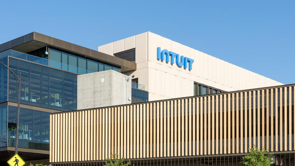 המטה של אינטואיט Intuit ב מאונטיין ויו קליפורניה