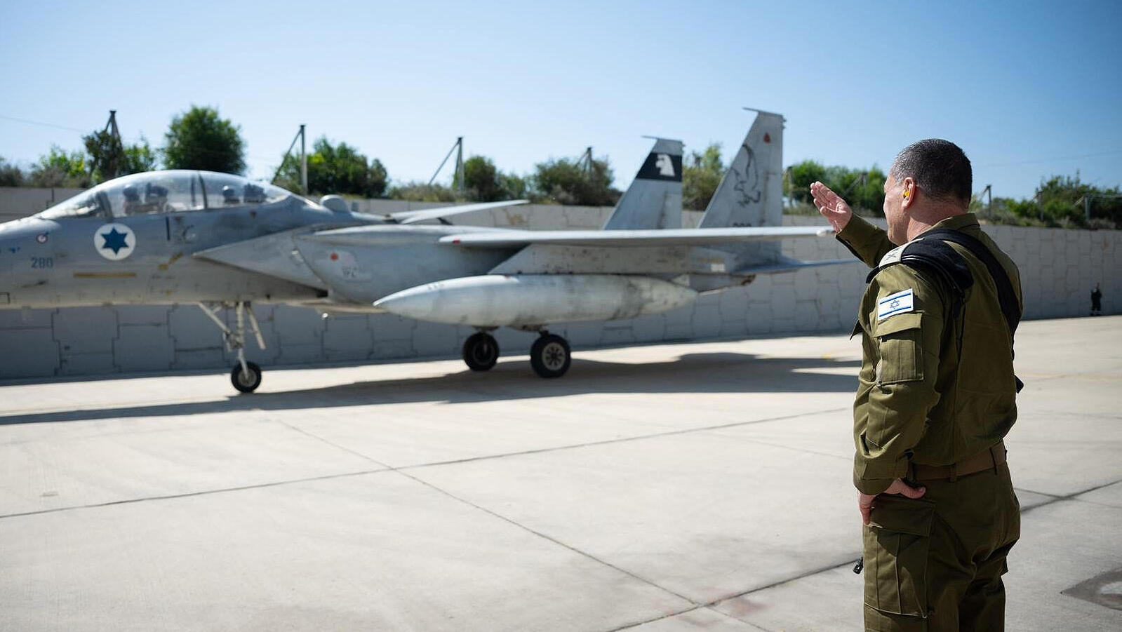הרמטכ"ל אייל זמיר בבסיס תל נוף מטוס F16