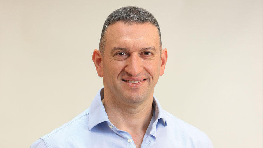 ד"ר אליאס חדאד, רופא בכיר ביחידה לניתוחי עמוד שדרה, הקריה הרפואית רמב"ם