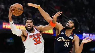 משמאל הסנטר של הניקס קרל אנתוני טאונס NBA 