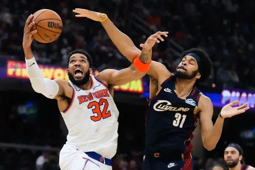 משמאל הסנטר של הניקס קרל אנתוני טאונס NBA 