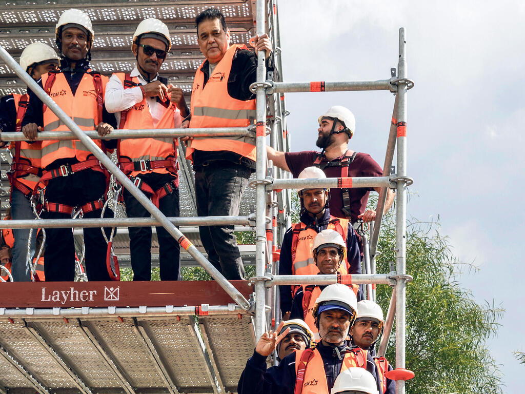 Foreign workers from India. (Avigail Uzi) עובדים זרים פועלים זרים מ הודו