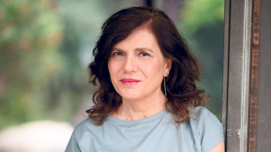 גובר. "יופי שקשור באמנות או ביצירה נותן כוח ונותן חיים" (צילום: עידו לביא) פנאי יעל גובר סופרת