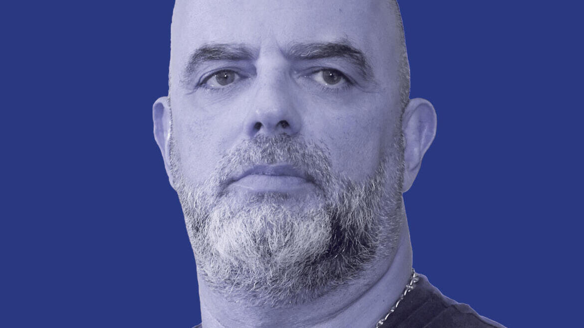 רביד. העיד על עצמו בחקירות כי הוא "אחד שעושה דאווינים ומשלם על זה ביוקר