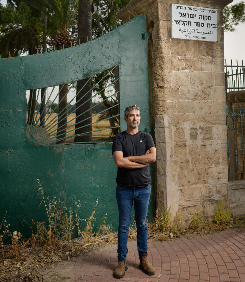 שרון. "כשאתה מתרגל לפריבילגיה אתה מתחיל להרגיש שהיא שלך. וברגע שמישהו מאיים על הפריבילגיה, אתה יוצא למלחמה"