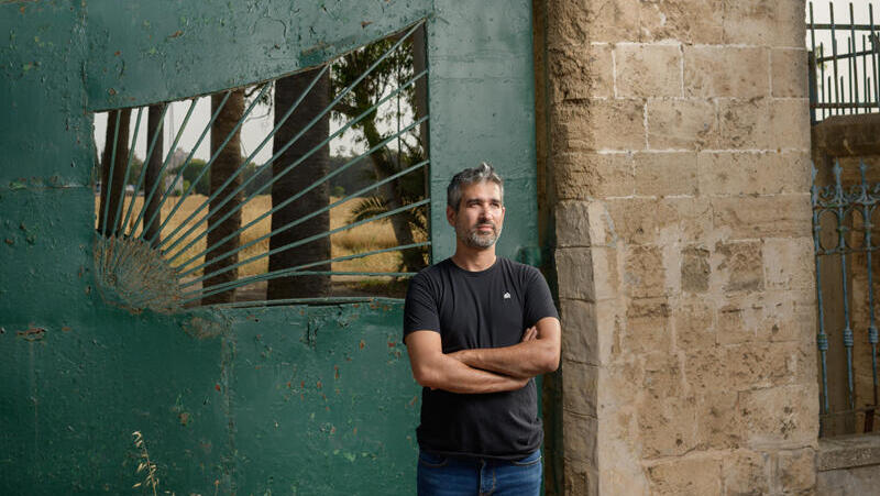שרון. "כשאתה מתרגל לפריבילגיה אתה מתחיל להרגיש שהיא שלך. וברגע שמישהו מאיים על הפריבילגיה, אתה יוצא למלחמה"