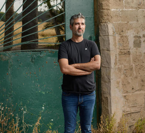 שרון. "כשאתה מתרגל לפריבילגיה אתה מתחיל להרגיש שהיא שלך. וברגע שמישהו מאיים על הפריבילגיה, אתה יוצא למלחמה"