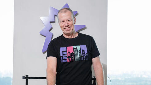 „חלמתי להיות כוכב רוק. הכי קרוב שהגעתי זה כשאני עם חולצה של Gong ועוצרים אותי...