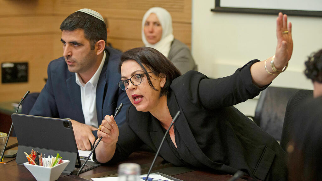 יו"רית הוועדה המיוחדת לאישור הצעת חוק השידורים ח"כ גלית דיסטל אטבריאן והשר שלמה קרעי בדיוני הוועדה בשבוע שעבר
