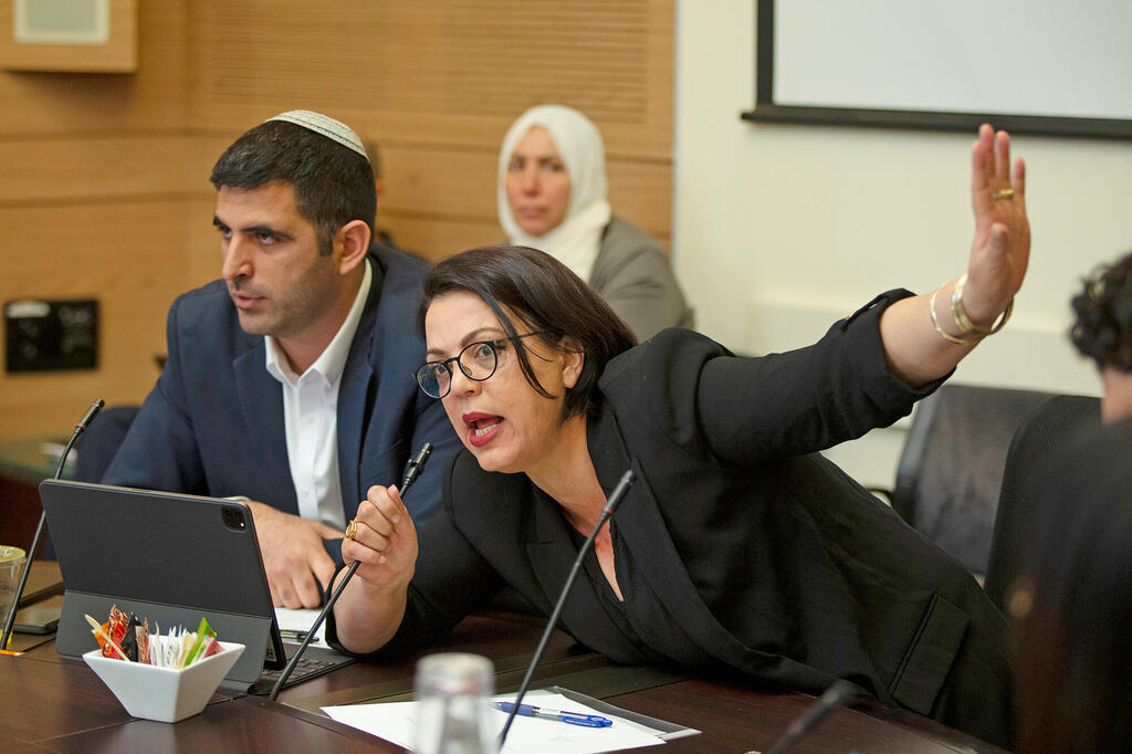 יו"רית הוועדה המיוחדת לאישור הצעת חוק השידורים ח"כ גלית דיסטל אטבריאן והשר שלמה קרעי בדיוני הוועדה בשבוע שעבר