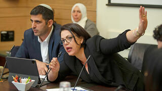 יו"רית הוועדה המיוחדת לאישור הצעת חוק השידורים ח"כ גלית דיסטל אטבריאן והשר שלמה קרעי בדיוני הוועדה בשבוע שעבר