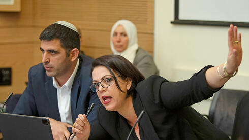 צילום: עמית שאבי "ביזיון, בלאגן מטורף שלא נראה מעולם": חוק השידורים מתקדם למרות אזהרות משפטיות חריפות