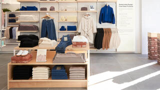 חנות בגדים של everlane אברליין 