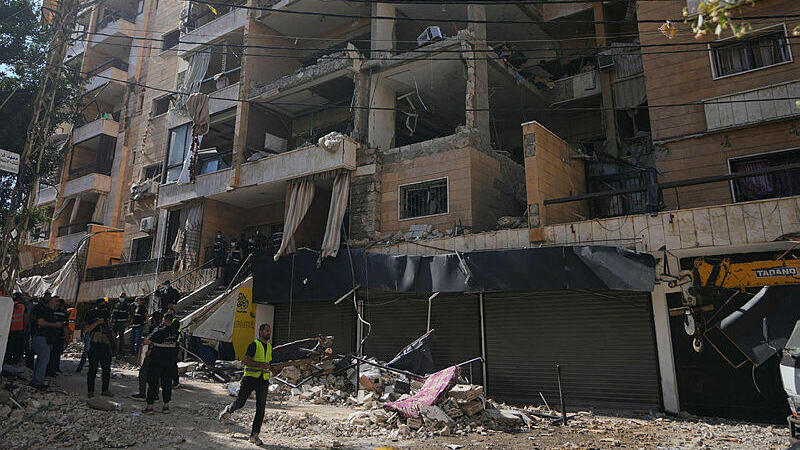 הבניין שהותקף בדאחייה ( צילום: AP Photo/Hassan Ammar) תקיפה של צה"ל בדאחייה