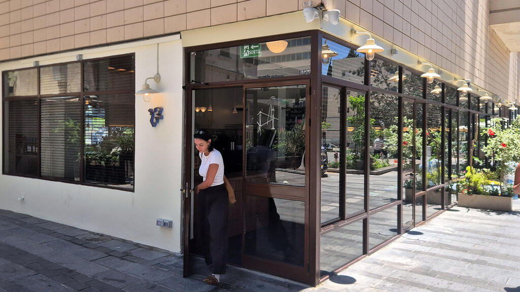 בר פרונטו תל אביב. טעימה, אך עדיין ללא נשמה (צילום: יריב כץ) בר פרונטו תל אביב פנאי