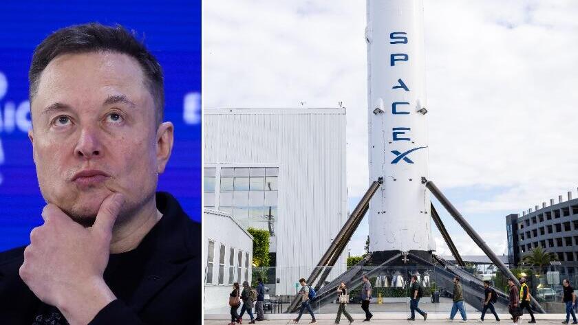 אלון מאסק לצד משגר פאלקון 9 של SpaceX