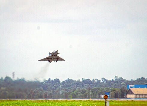 Kfir taking off in Sri Lanka. Kfir taking off in Sri Lanka.
