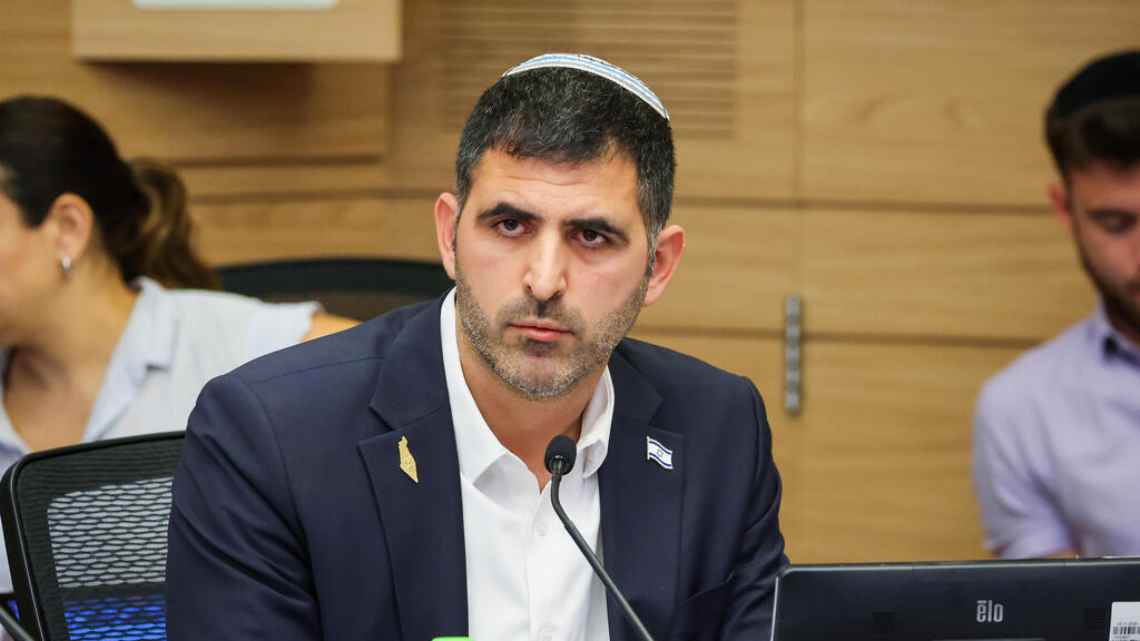 שר התקשורת שלמה קרעי. "התפטרותי משחקת לידיהם" (צילום: נועם מושקוביץ/דוברות הכנסת) שר התקשורת שלמה קרעי בדיון בוועדת התקשורת