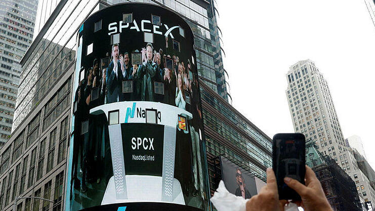 הנפקת SpaceX. אטרקציה מרכזית (צילום: REUTERS/Jeenah Moon) SpaceX הנפקה וול סטריט נאסד"ק