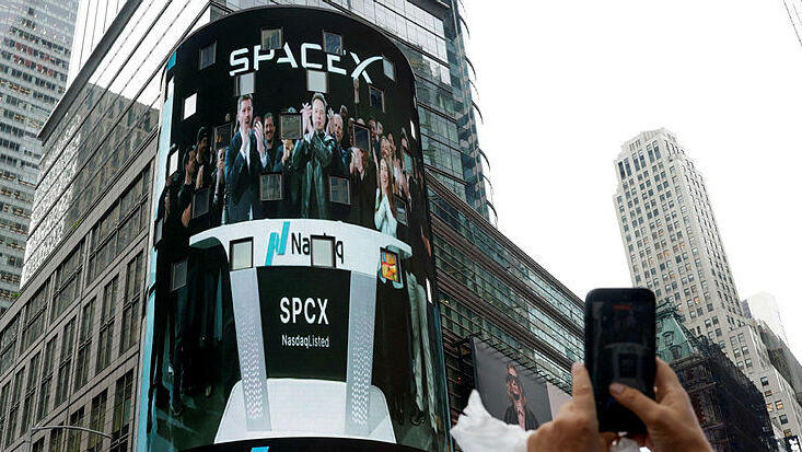 הנפקת SpaceX. הרוויחו בענק (צילום: REUTERS/Jeenah Moon) SpaceX הנפקה וול סטריט נאסד"ק
