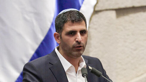 לפני פיזורה: הכנסת מקדמת צ'ופר לבעלי תחנות הרדיו האזוריות