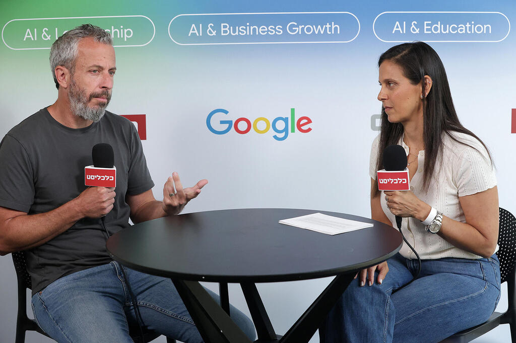 כנס AI גוגל - מימין מאיה הנקין דירקטורית ב Google ישראל יונתן אידלסהיים מנכ״ל Natural Intelligence
