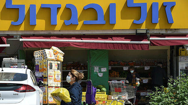 סניף של רשת זול ובגדול (ארכיון) (צילום: יואב דודקביץ) סניף של רשת זול ובגדול
