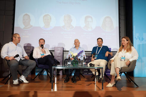 Financial panel (from right): Tami Mazel, Shachar, Eilon Reshef, Eyal Podhortzer, Neil Korney, Amir Kurtz. Financial panel (from right): Tami Mazel, Shachar, Eilon Reshef, Eyal Podhortzer, Neil Korney, Amir Kurtz.