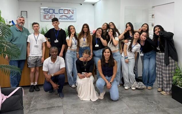 חניכי מיזם EcoStar בביקור בארגון תעשיות Solcon חניכי מיזם EcoStar בביקור בארגון תעשיות Solcon
