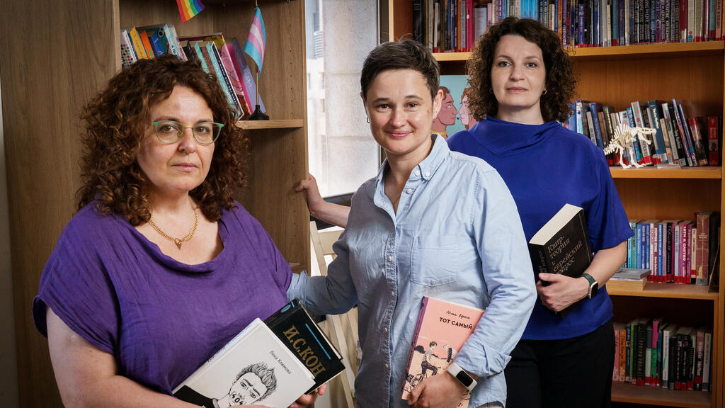 אולה ויינשטיין מנכ"לית פרויקט קשר ישראל, מיכל קירייב ואנה טליסמן, מנהלת פרויקט קשר של המרכז הגאה (צילום: שלו שלום) אולה ויינשטיין מנכ"לית פרויקט קשר ישראל, מיכל קירייב ו אנה טליסמן מנהלת פרויקט קשר של המרכז הגאה