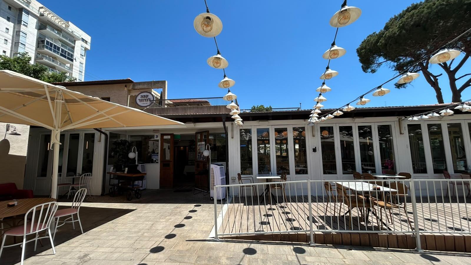 לנדוור הוד השרון פותח את הקיץ בחגיגה יוונית 