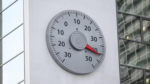 סדקים בכבישים ושיבושים ברכבות: גל החום קובע שיאים גם במרכז אירופה
