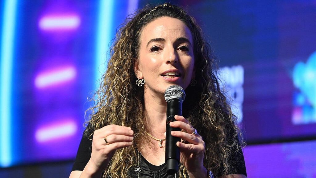 עידית סילמן השרה להגנת הסביבה ועידת השילטון המקומי 2025