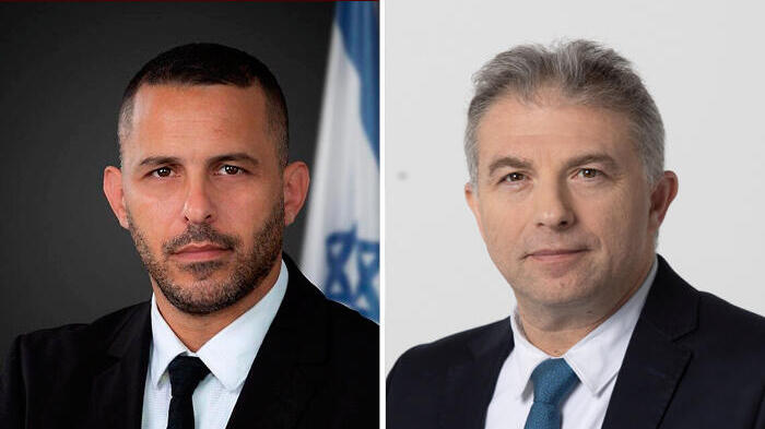 המפקח על הבנקים דני חחיאשוילי (מימין) וראש המטה למלחמה בפשיעה רואי כחלון. עליית מדרגה באיומי עבריינים על סניפים בחברה הערבית (צילומים: אביגיל עוזי שלי פדן) מימין דניאל דני חחיאשוילי רואי כחלון עורך דין