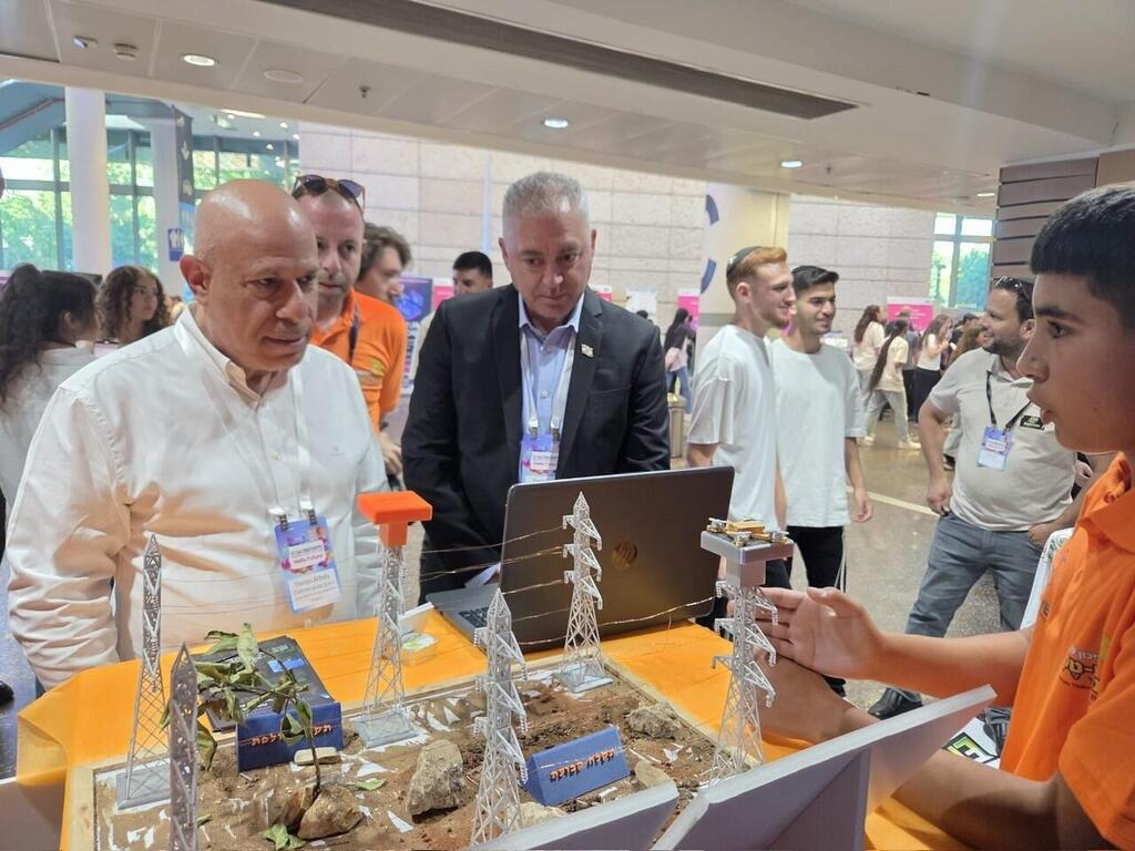 דורון ארבלי יו"ר חברת החשמל ויריב גסר מנכ"ל משרד האנרגיה והתשתיות