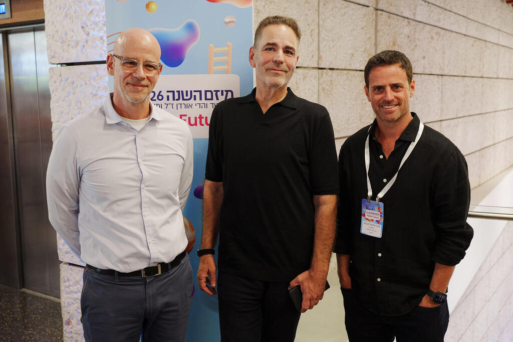 אסף ורהפט שותף LionBird Ventures, זהר לבקוביץ יזם ומשקיע ודרור בין מנכ"ל רשות החדשנות (צילום: אלכס איזמלקוב) ערב מיזם השנה 2026 יוניסטרים אסף ורהפט שותף LionBird Ventures , זהר לבקוביץ יזם ומשקיע ו דרור בין מנכ"ל רשות החדשנות