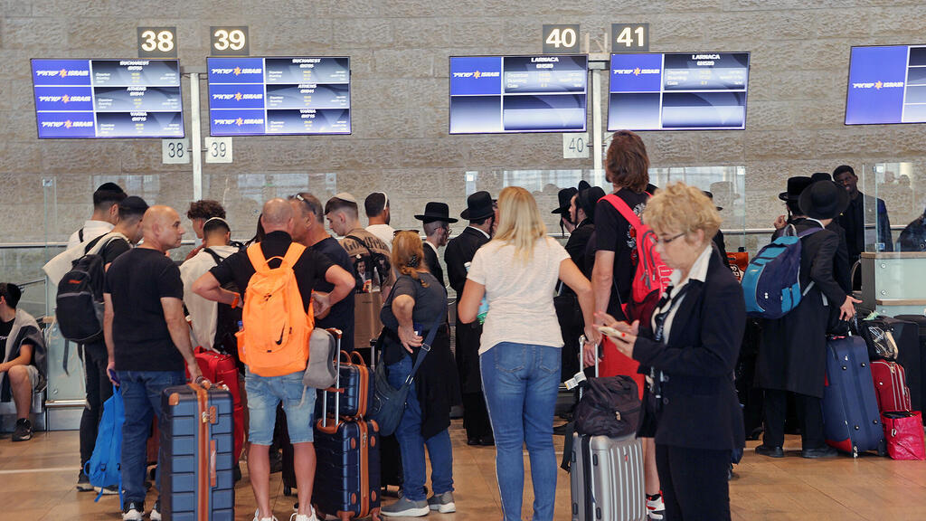 טרמינל 3 בנתב"ג. בין 90 ל-100 אלף נוסעים ביום (צילום: יריב כץ) טרמינל 3 ב נתב"ג נמל התעופה בן גוריון