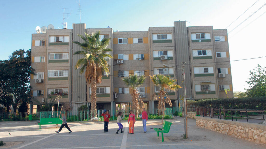 בניין מגורים באופקים. אחת מערי היעד של מנוף וקק"ל (צילום: חיים הורנשטיין) בניין מגורים שכונה אופקים