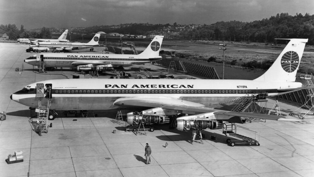 בואינג 707 (צילום: Wikimedia) הקברניט בורדינג מטוס נוסעים