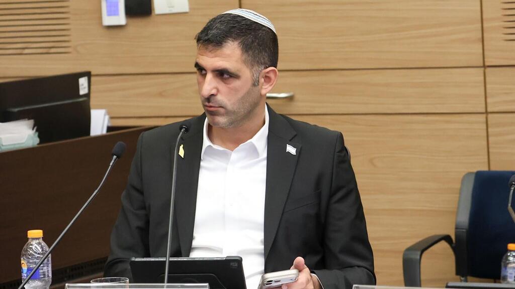 שר התקשורת שלמה קרעי בדיון בוועדת הכלכלה על אישור רפורמת הרדיו (צילום: דוברות הכנסת, דני שם טוב) שר התקשורת שלמה קרעי בדיון בוועדת הכלכלה על אישור רפורמת הרדיו
