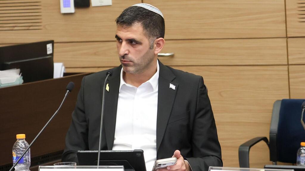 שר התקשורת שלמה קרעי בדיון בוועדת הכלכלה על אישור רפורמת הרדיו (צילום: דוברות הכנסת, דני שם טוב) שר התקשורת שלמה קרעי בדיון בוועדת הכלכלה על אישור רפורמת הרדיו