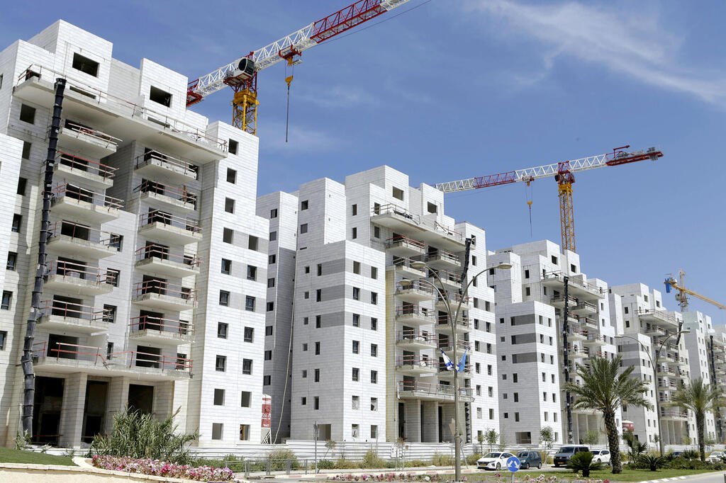 אתר בנייה ביבנה. הקיץ צפוי לשבור שיא בהיקף המשכנתאות (צילום: עמית שעל) פרויקט בנייה של חברה חברת שבירו ב יבנה
