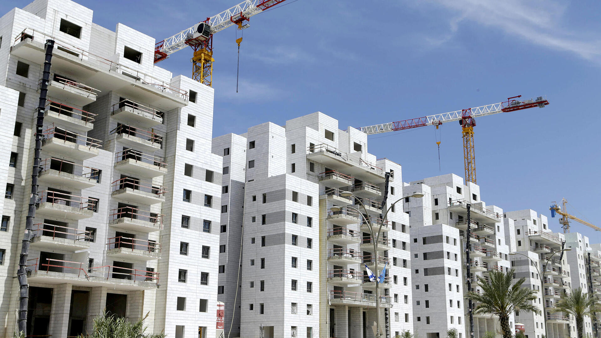 פרויקט בנייה של חברה חברת שבירו ב יבנה
